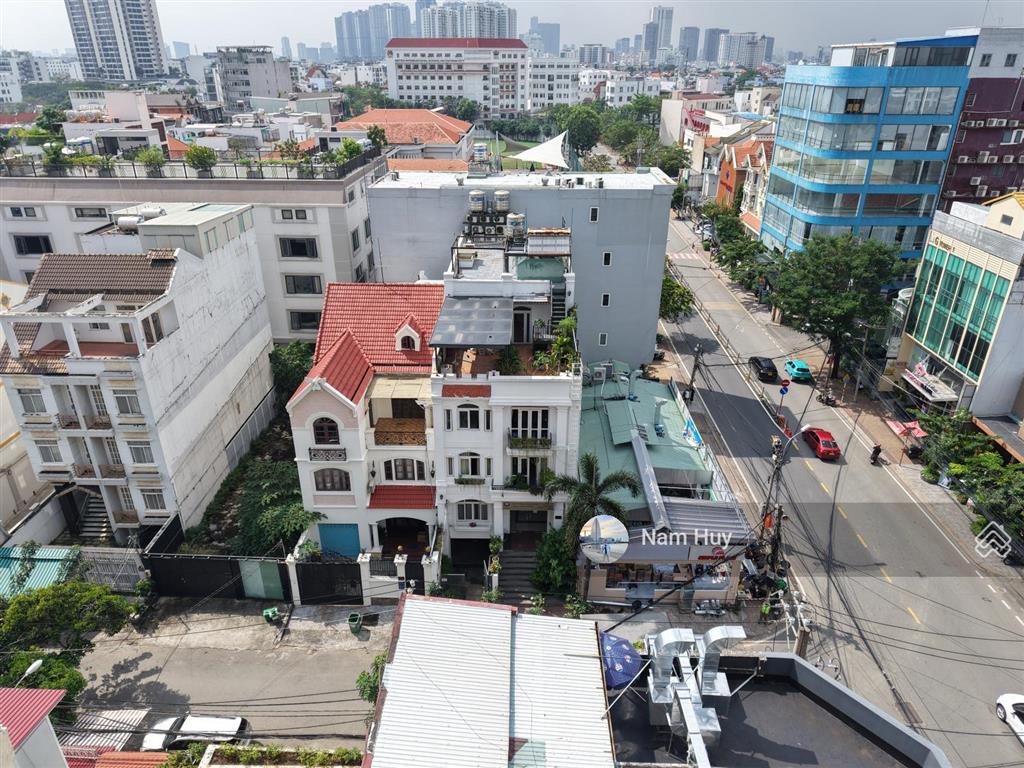 Bán tòa nhà mặt tiền ngay nguyễn văn hưởng, thảo điền, quận 2  hầm 5 tầng  cho thuê 150tr/th.