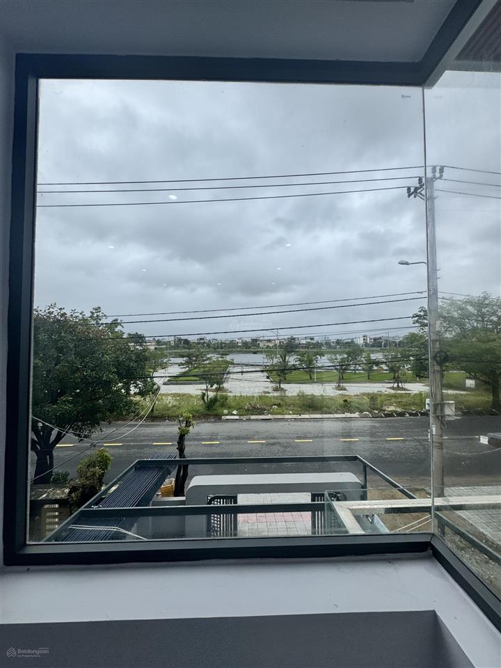 Nhà 3 tầng đường 10m5 văn tiến dũng  đối diện công viên