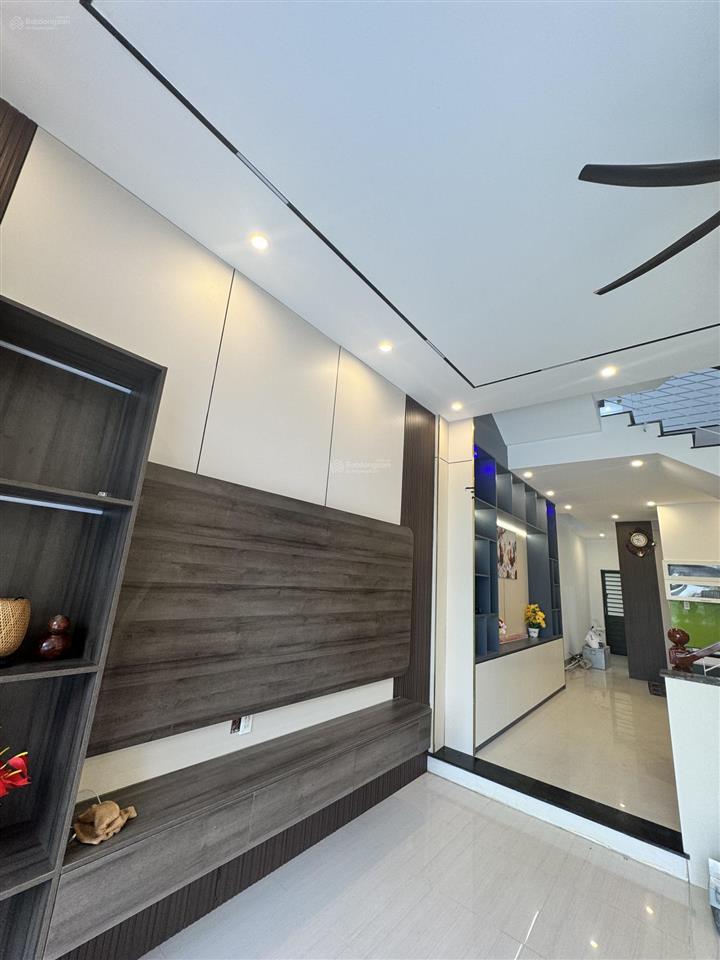 Nhà 3 tầng đường 10m5 văn tiến dũng  đối diện công viên