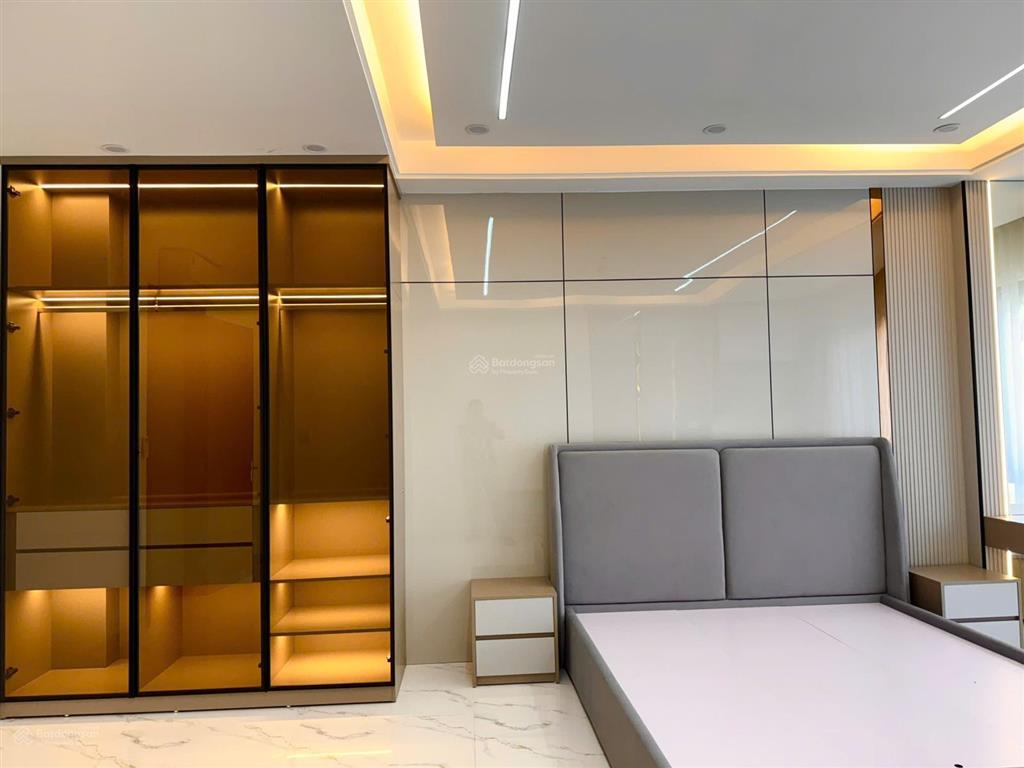 Bán tòa nhà căn hộ dịch vụ cao cấp phố nguyễn thị định, 131m2x7t, lô góc mt 14m, thuê đạt 170tr/th