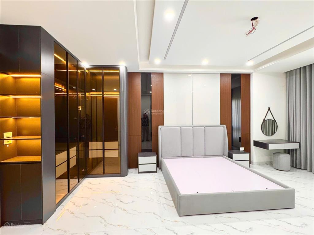 Bán tòa nhà căn hộ dịch vụ cao cấp phố nguyễn thị định, 131m2x7t, lô góc mt 14m, thuê đạt 170tr/th