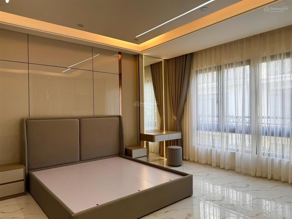 Bán tòa nhà căn hộ dịch vụ cao cấp phố nguyễn thị định, 131m2x7t, lô góc mt 14m, thuê đạt 170tr/th