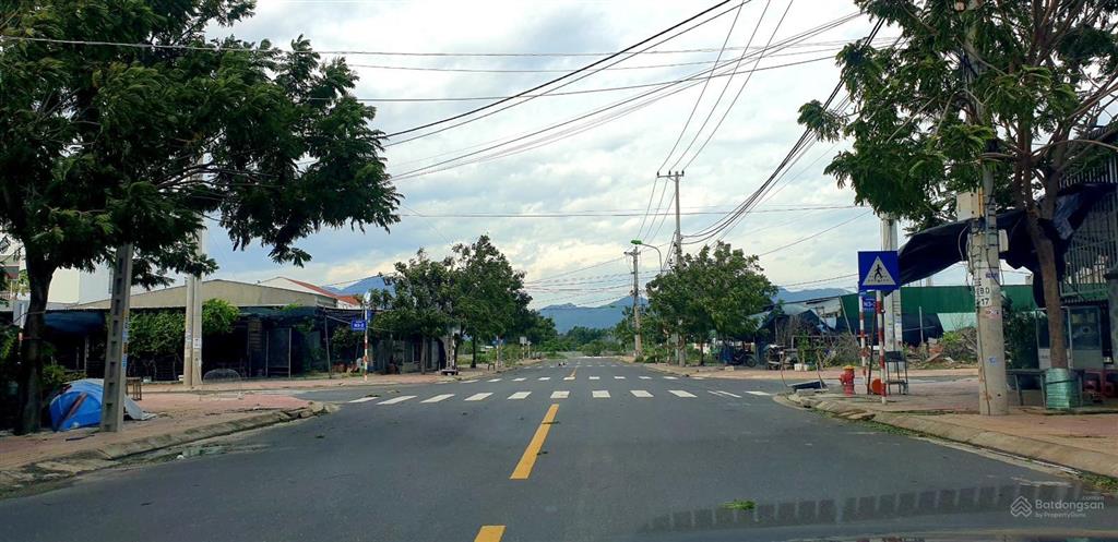 Chính chủ cần ra nhanh đất đường d3 khu k8 cam hải đông  0798 347 ***