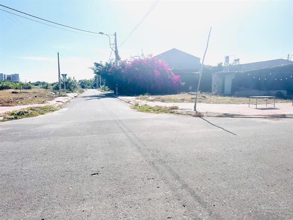 Chính chủ cần ra nhanh mặt tiền đường d3 khu k8 cam hải đông.  0798 347 ***