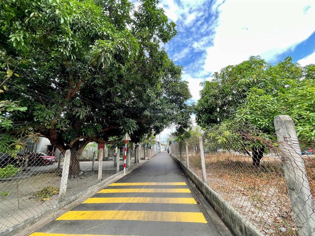 Chủ cần ra nhanh đất ở khu dân cư gần đầm thuỷ triều cam lâm.  0798 347 ***