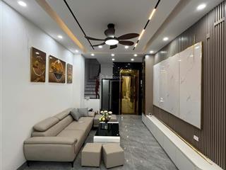 Tt 26 ngọc thụy  7 tầng  thang máy ô tô su cóc vào nhà
