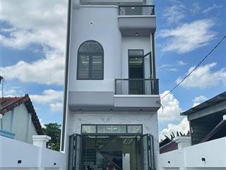 Nhà mặt tiền đường đt747c tân khánh khánh, tân uyên bình dương 71m2 2 lầu hoàn công đủ sân để oto