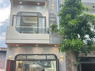 Nhà mới xây vào ở ngay, full nội thất, đường lớn oto quay đầu. giá cực đẹp 4 tỷ 668 còn tl