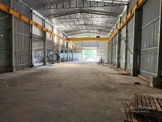 Cho thuê nhà xưởng 800m2  có sẳn cẩu 7,5 tấn  đường xe công