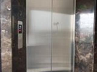 Bán tòa nhà chung cư mini 8t thang máy doanh thu 108 triệu/tháng 111m2, 18,6 tỷ.  0913 978 ***