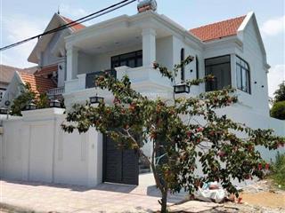 Cho thuê biệt thự mới 100% kdc phú xuân, nhà bè 200m, 3pn, sân rộng đậu ô tô, gần chợ & trườn