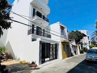 Bán nhà đường lạc long quân, tpvt  mặt tiền vào gần, nhà 2 mặt tiền trước sau, hẻm 8m giá tốt