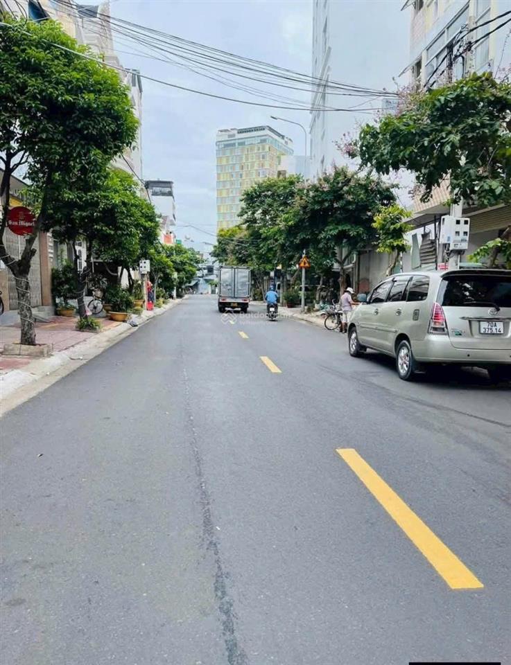 Bán đất xây khách sạn mặt tiền đinh tiên hoàng 210m² full thổ cư gần biển bãi trước, phố tây