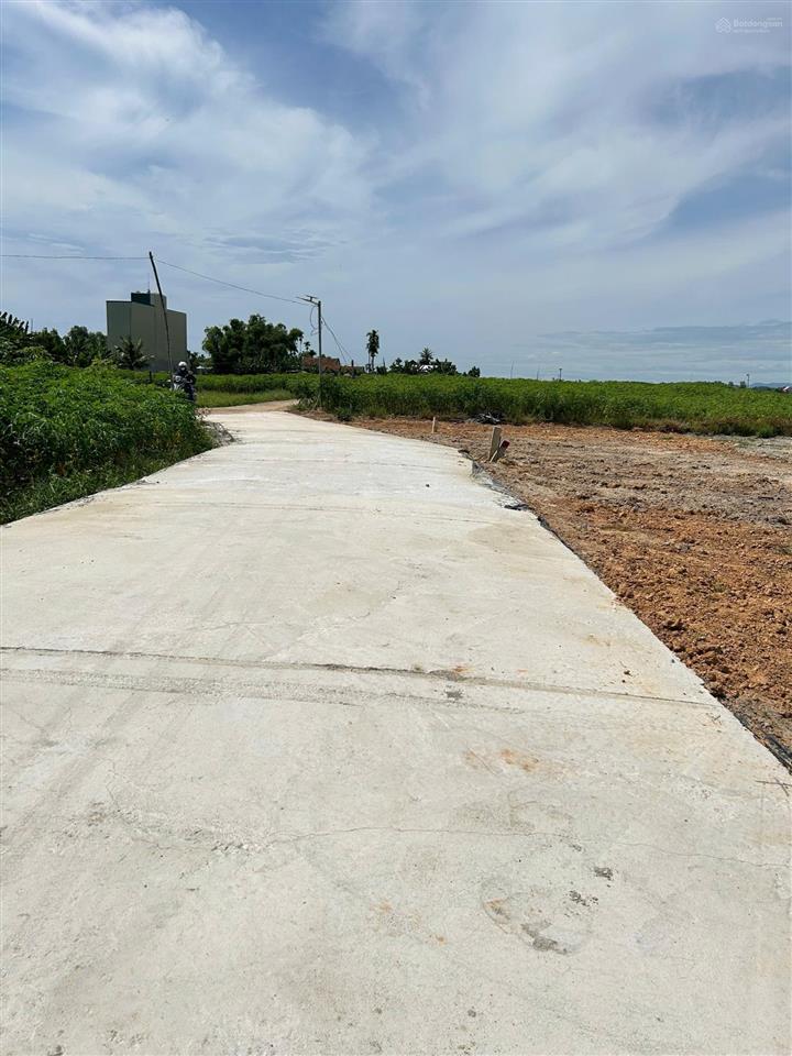 Vườn đẹp tách thửa ok ổn áp giá tốt anh chị em ạ có thổ cư, anh chị em có nhu cầu thì 