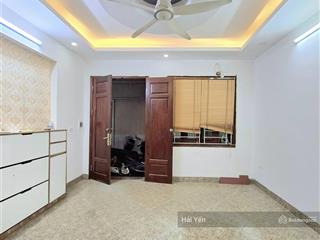 Bán nhà cầu giấy 34m2 x 5 tầng, ngõ rộng 3m, cách phố 80m, nhà đẹp ở ngay, giá 9,5 tỷ