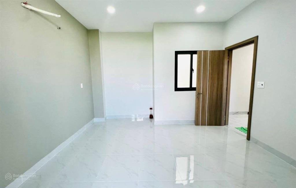 Bán nhà mới xây ở ngay 3 tầng lung linh gần bệnh viện lê văn thịnh ,cát lái,trung tâm quận 2