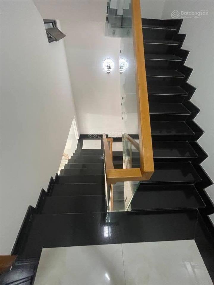 Bán nhà mới xây ở ngay 3 tầng lung linh gần bệnh viện lê văn thịnh ,cát lái,trung tâm quận 2