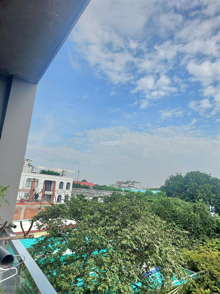 Cần chuyển nơi ở nên bán nhà mới đẹp dtsd 179m2 ,nhà xây chắc chắn để ở rất tiện nghi