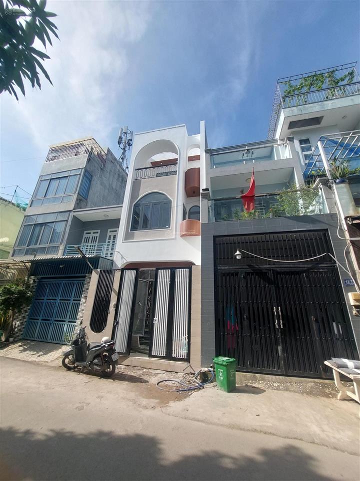 Lò lu 1 sẹc  nhà trống dọn vào ở ngay vị trí đường lò lu đang hoàn thiện mở rộng, khu phân lô