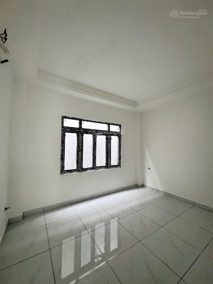 Bán gấp nhà 3 tầng đẹp, xách valy vào ở liền, dtsd165m,cách đường oto 15m nhỉnh 5ty