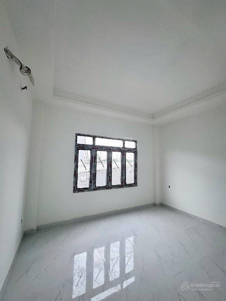 Bán gấp nhà 3 tầng đẹp, xách valy vào ở liền, dtsd165m,cách đường oto 15m nhỉnh 5ty