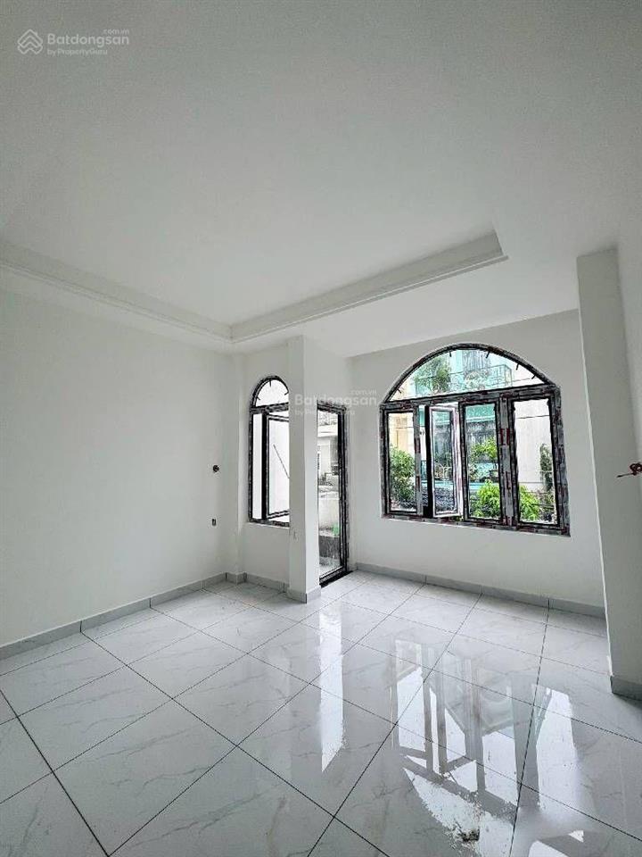 Bán gấp nhà 3 tầng đẹp, xách valy vào ở liền, dtsd165m,cách đường oto 15m nhỉnh 5ty