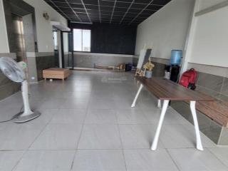 Cho thuê tầng văn phòng 80m2 gía 10tr có thang máy