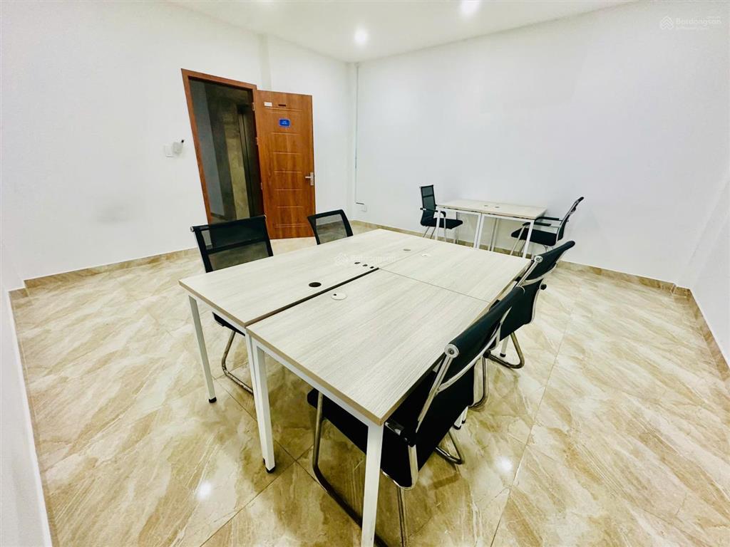 Văn phòng kdt vạn phúc city giá 5.5tr/th full nội thất, bàn ghế, máy lạnh, rèm thang máy