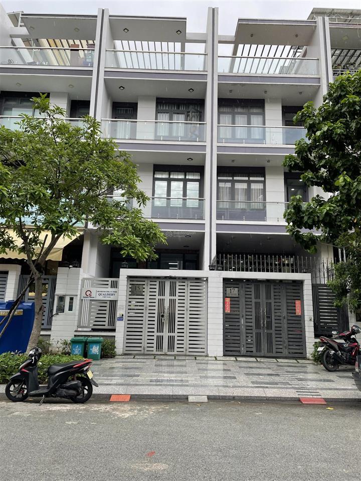 Văn phòng kdt vạn phúc city giá 5.5tr/th full nội thất, bàn ghế, máy lạnh, rèm thang máy