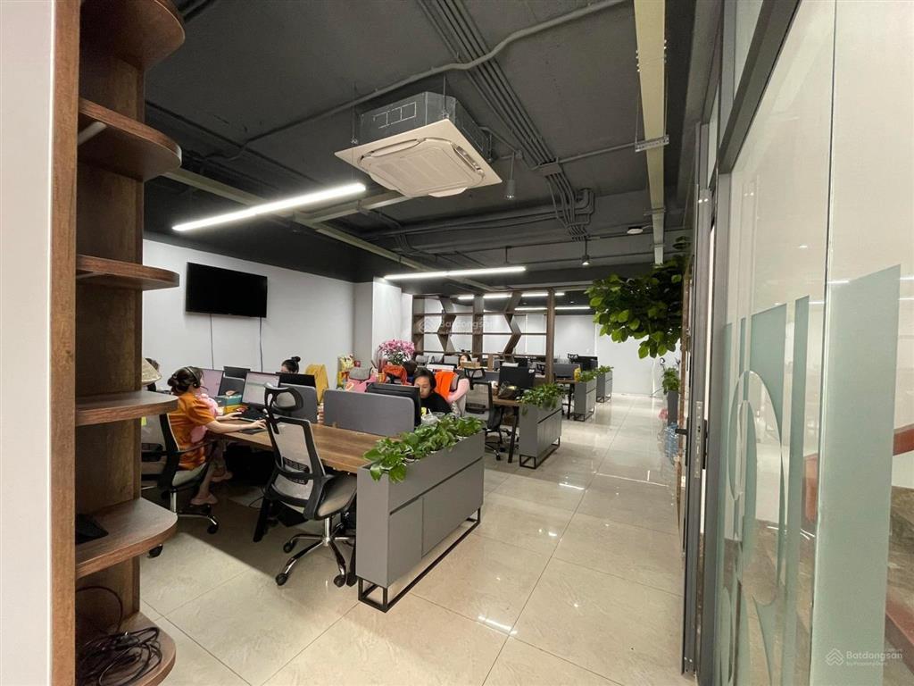 Cho thuê nguyên căn vạn phúc city giá 70tr 7x22m 1 hầm 4 tầng có thang máy, full nội thất