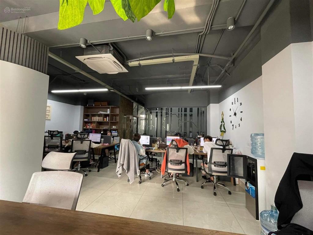 Cho thuê nguyên căn vạn phúc city giá 70tr 7x22m 1 hầm 4 tầng có thang máy, full nội thất