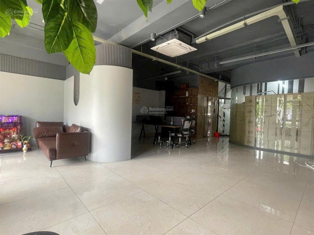 Cho thuê nguyên căn vạn phúc city giá 70tr 7x22m 1 hầm 4 tầng có thang máy, full nội thất