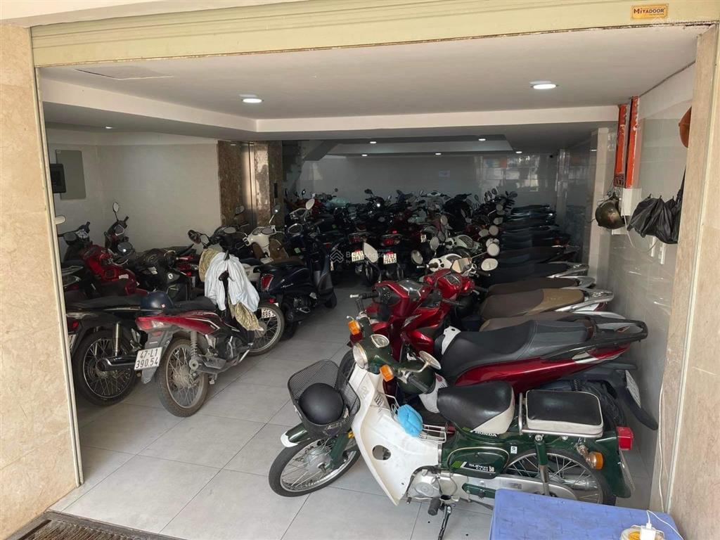 Cho thuê nguyên căn vạn phúc city giá 70tr 7x22m 1 hầm 4 tầng có thang máy, full nội thất