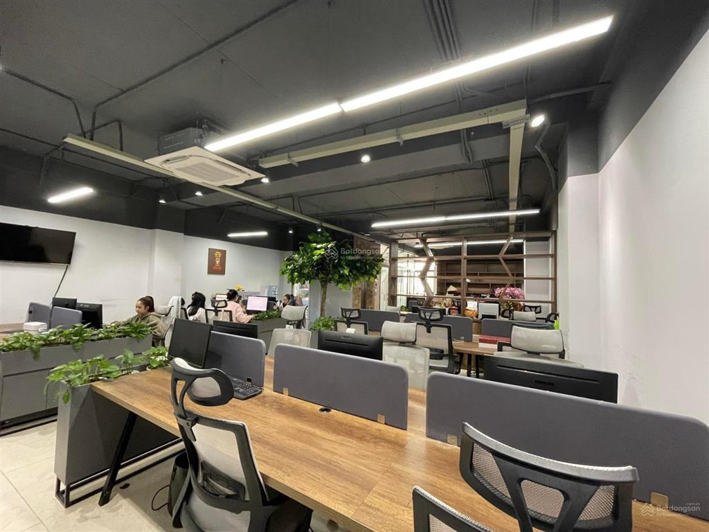 Cho thuê nguyên căn vạn phúc city giá 70tr 7x22m 1 hầm 4 tầng có thang máy, full nội thất