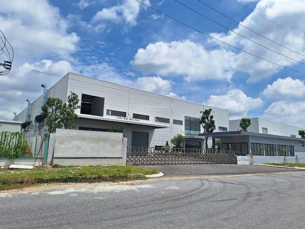 Cho thuê kho, xưởng mới khu gia bình diện tích 100.000m2 (chia theo yêu cầu)ốp panel, cần trục 20t