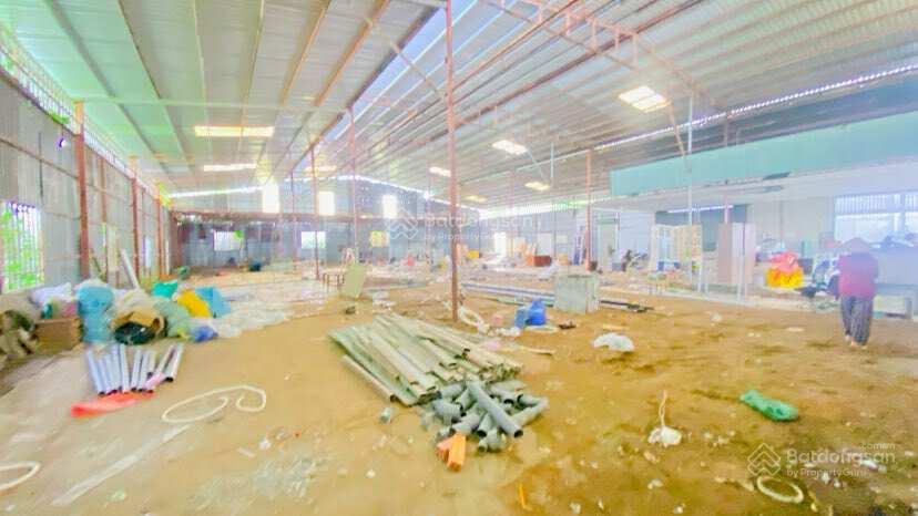Cho thuê kho 850 m2 có điện 3 pha đường phạm hùng 18 triệu