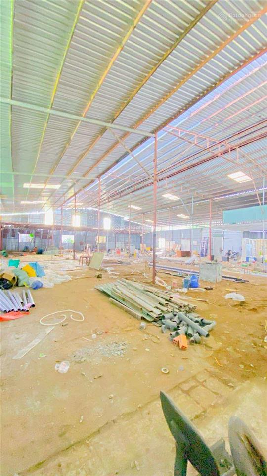 Cho thuê kho 850 m2 có điện 3 pha đường phạm hùng 18 triệu