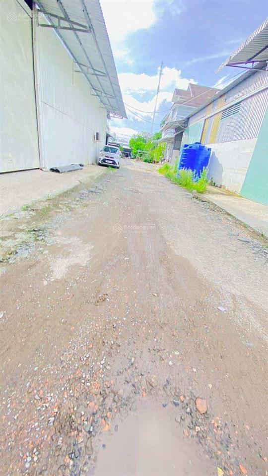 Cho thuê kho 850 m2 có điện 3 pha đường phạm hùng 18 triệu