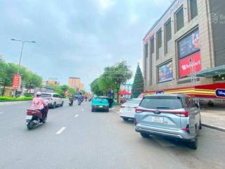 Cho thuê nhà 3 tầng mặt tiền 30/4 có sân rộng 25 triệu