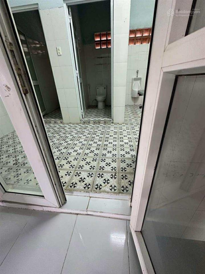 Cho thuê kho 1.300 m2 mặt tiền quốc lộ 61c có văn phòng 50 triệu