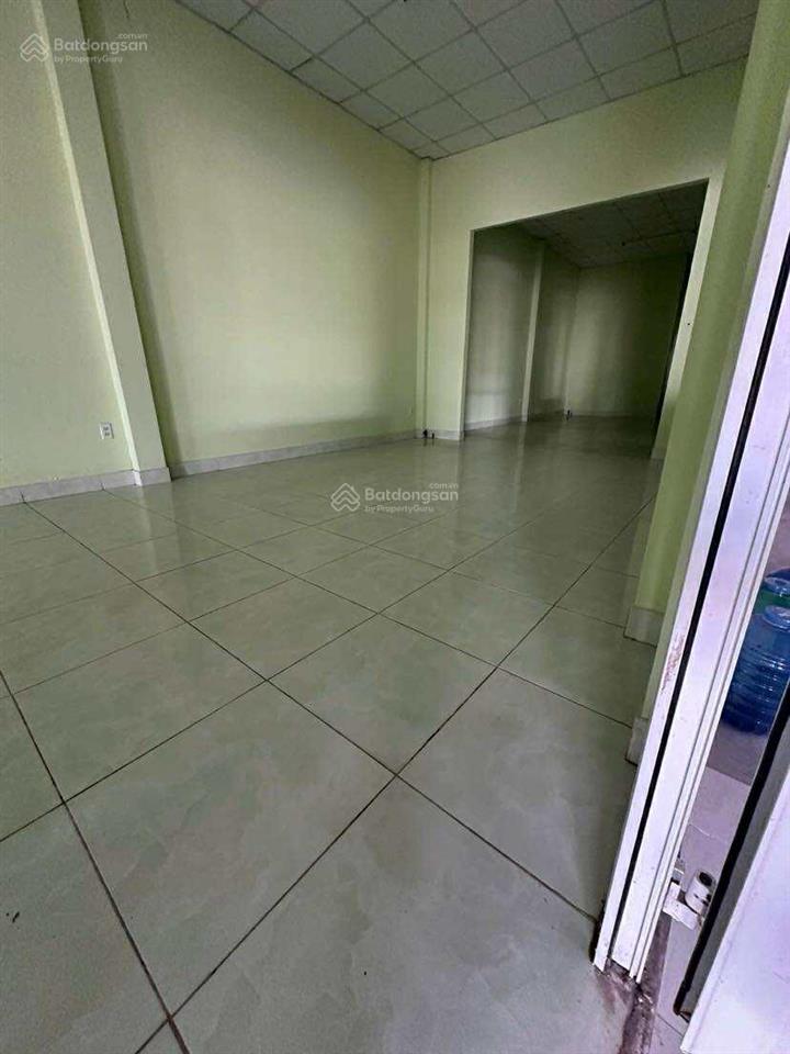 Cho thuê kho 1.300 m2 mặt tiền quốc lộ 61c có văn phòng 50 triệu