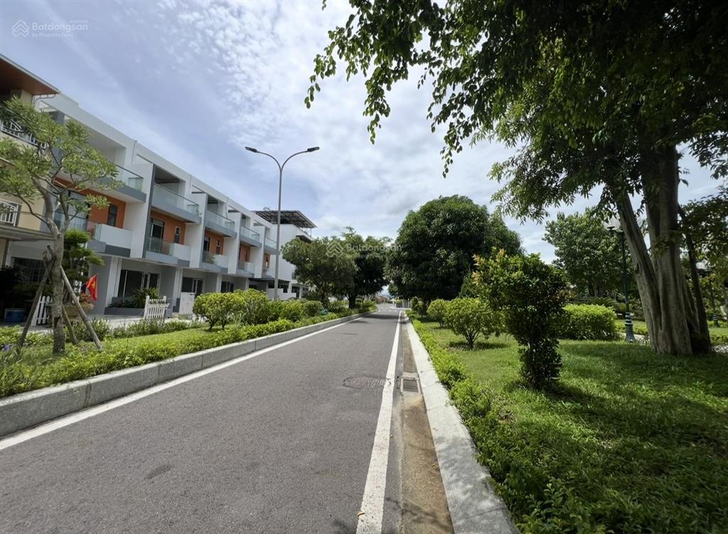 Bán nhà gói 8 mỹ gia the capella nha trang đường thông đối diện hồ bơi công viên giá tốt