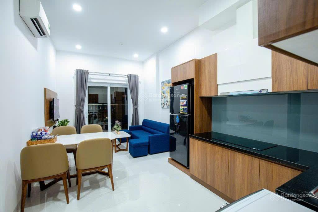 Cần bán nhanh 1 căn 2 pn view phố tầng trung giá tốt nhất hiện tại