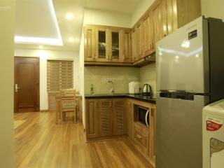 Chung cư đủ đồ tại cầu giấy/ 50m2, 1 ngủ 1 khách, có ban công máy giặt riêng, giá cực tốt