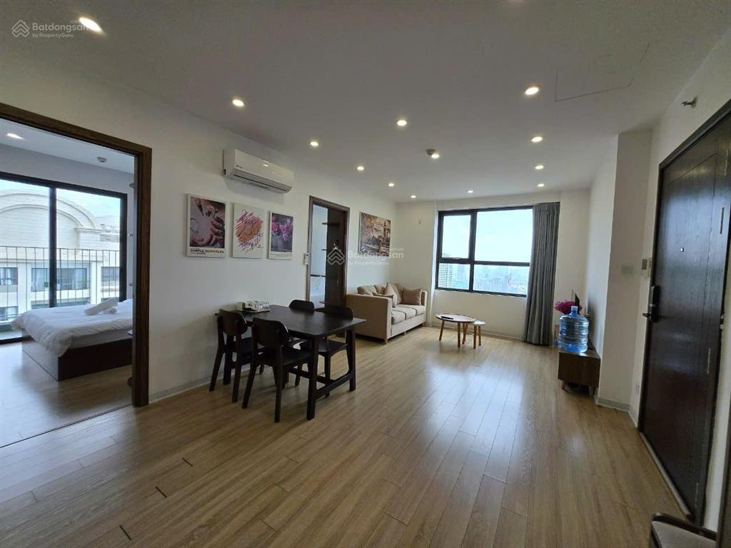 Chung cư tại duy tân mới đẹp, 50m2, 1 ngủ 1 khách, ban công máy giặt phơi đồ riêng, giá cực tốt
