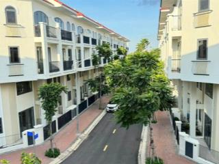 Chủ định cư cần bán gấp nhà phố góc senturia nam sài gòn, hàng hiếm, nhận nhà ngay sổ hồng trao tay