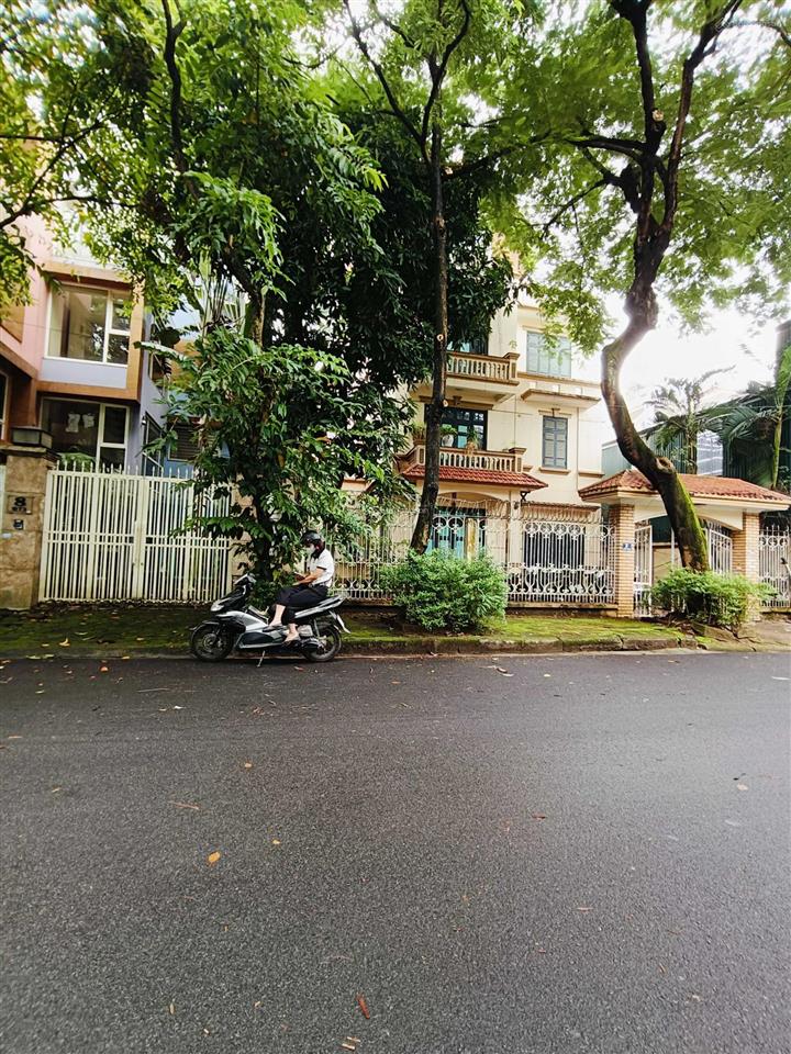Bán biệt thự bán đảo linh đàm 256m2, mặt đường nguyễn duy trinh siêu vip, nội thất đẹp, sđcc
