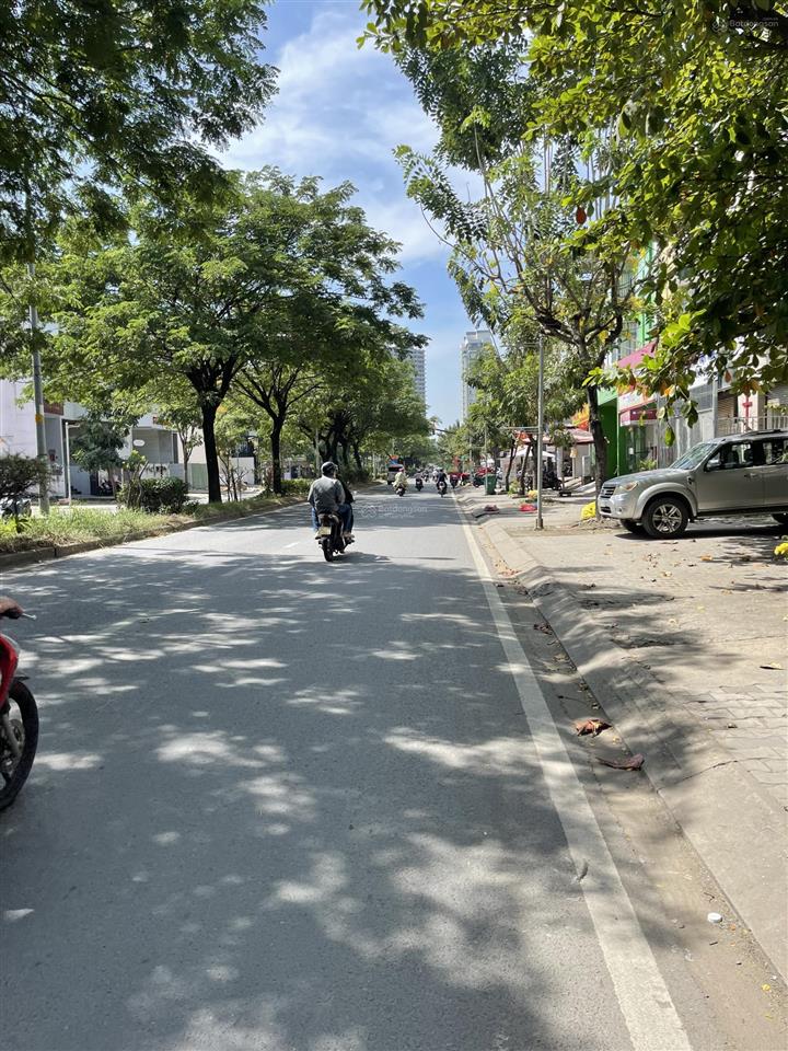 Bán nền đất mặt tiền đường hoàng quốc việt kdc phú mỹvph, 6x22m2, giá 170tr/m2  0918 278 ***