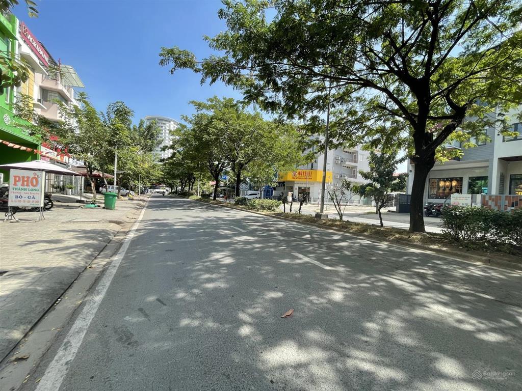 Bán nền đất mặt tiền đường hoàng quốc việt kdc phú mỹvph, 6x22m2, giá 170tr/m2  0918 278 ***