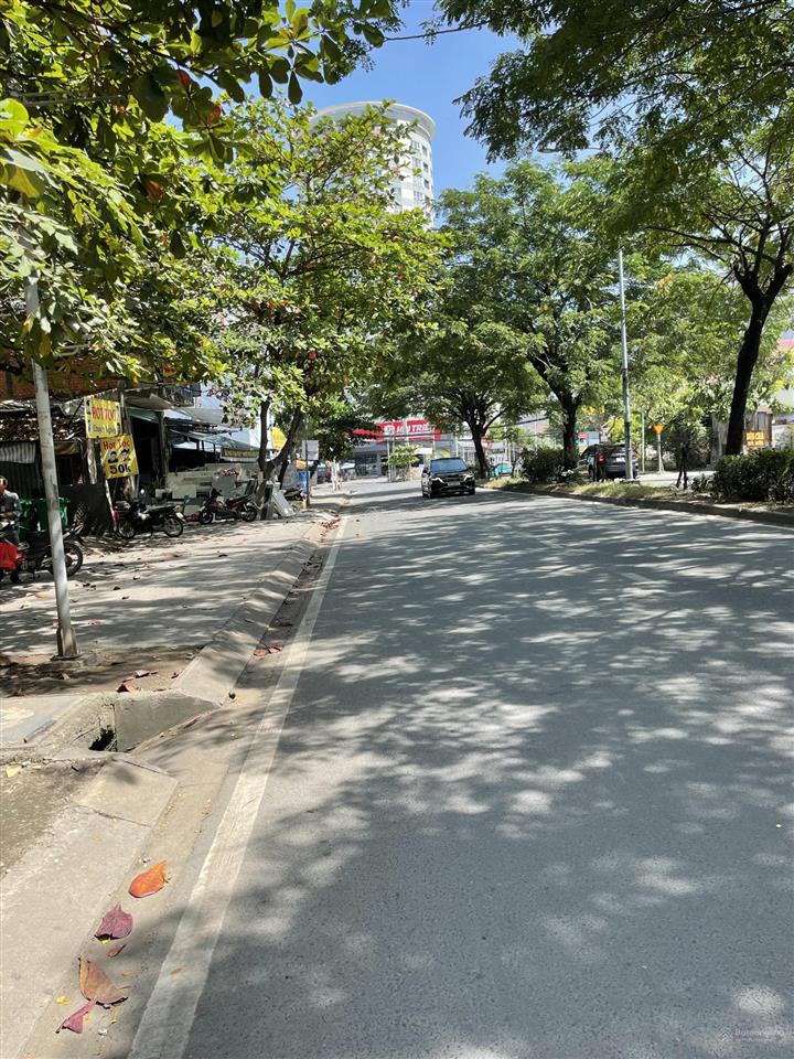 Bán nền đất mặt tiền đường hoàng quốc việt kdc phú mỹvph, 6x22m2, giá 170tr/m2  0918 278 ***